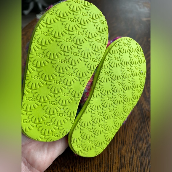 Fluff Yeah Pixelate UGG Sandal for Toddlers 8 - Picture 6 of 6
